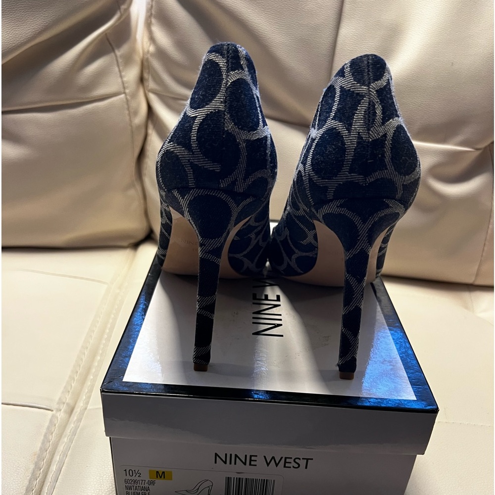 Nine West Blue Jean Circle Fabric Pumps 4 inch heels with box. - Picture 5 of 5